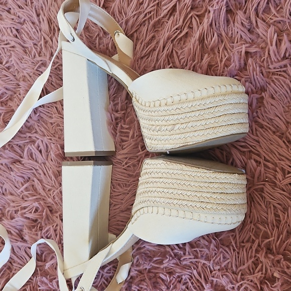 Shoe Dazzle Cream Espadrille Platform Sandals - Picture 2 of 4